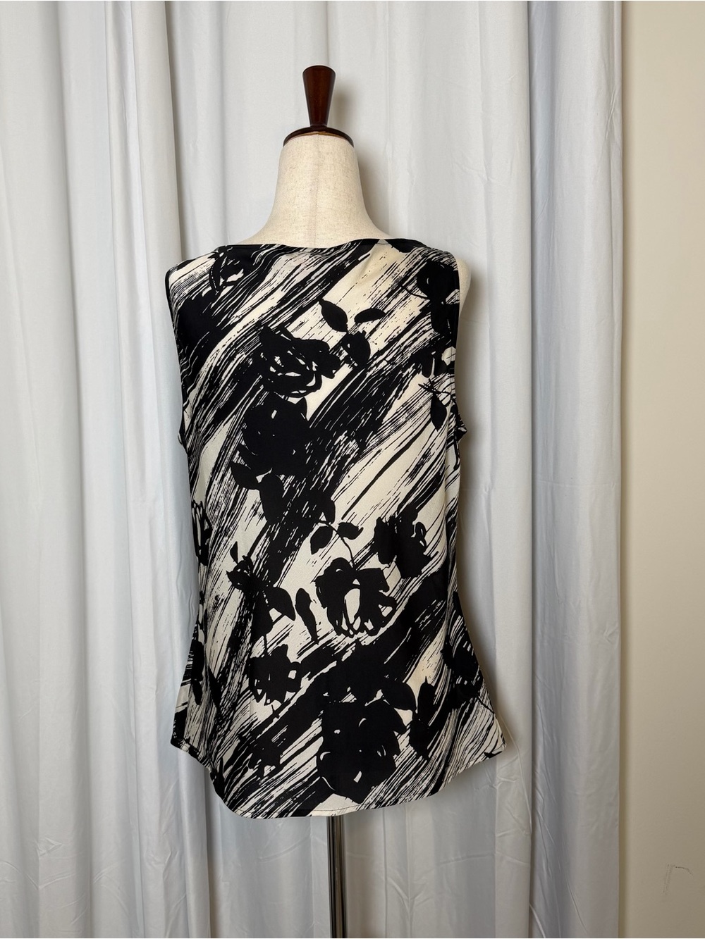St John Silk Cowl Neck Shell Top Medium Black Cream Abstract Floral Sleeveless - Picture 3 of 11
